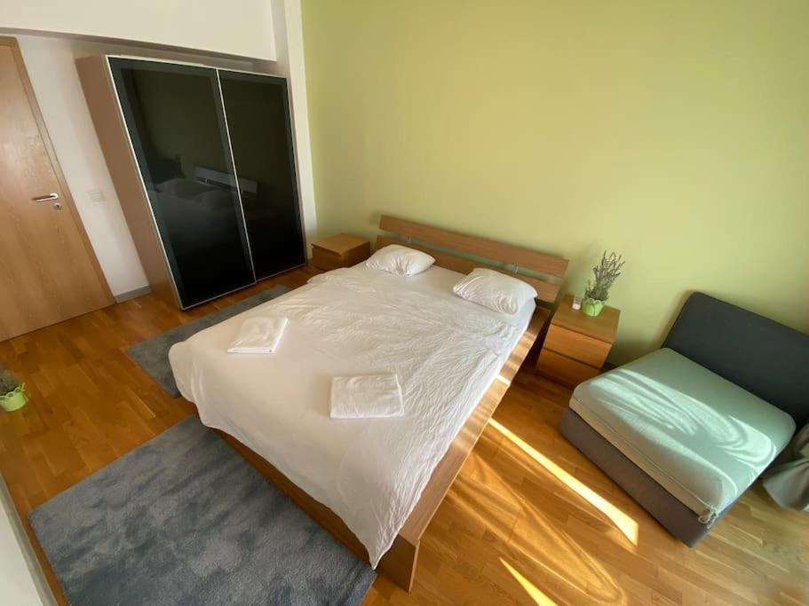 Green Apartment 214 With Private Parking Bucareste Exterior foto